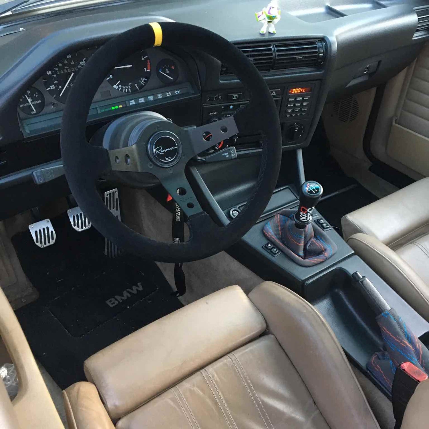 Picture shows Condor's weighted shift knob in action.